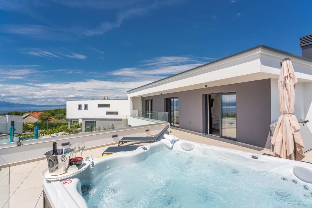 Deluxe Villa With Swimming Pool, Whirlpool On The Roof Terrace With A Beautiful Sea View - By Traveler Tourist Agency Krk Id 2169 II Sveti Vid-Miholjice Exteriér fotografie